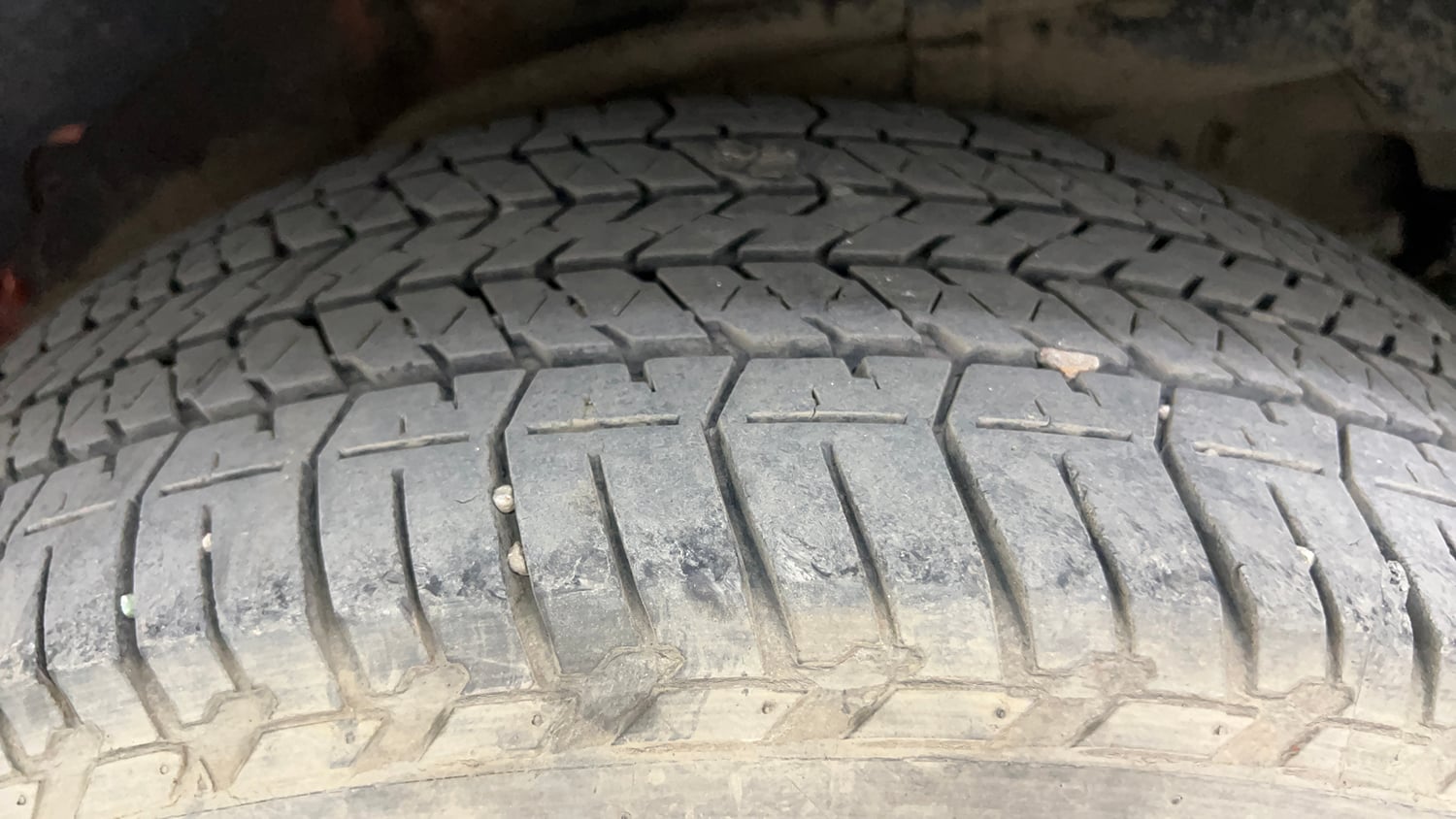 Used 2016 Mahindra XUV500 W10 AT Diesel Automatic tyres LEFT REAR TYRE TREAD VIEW