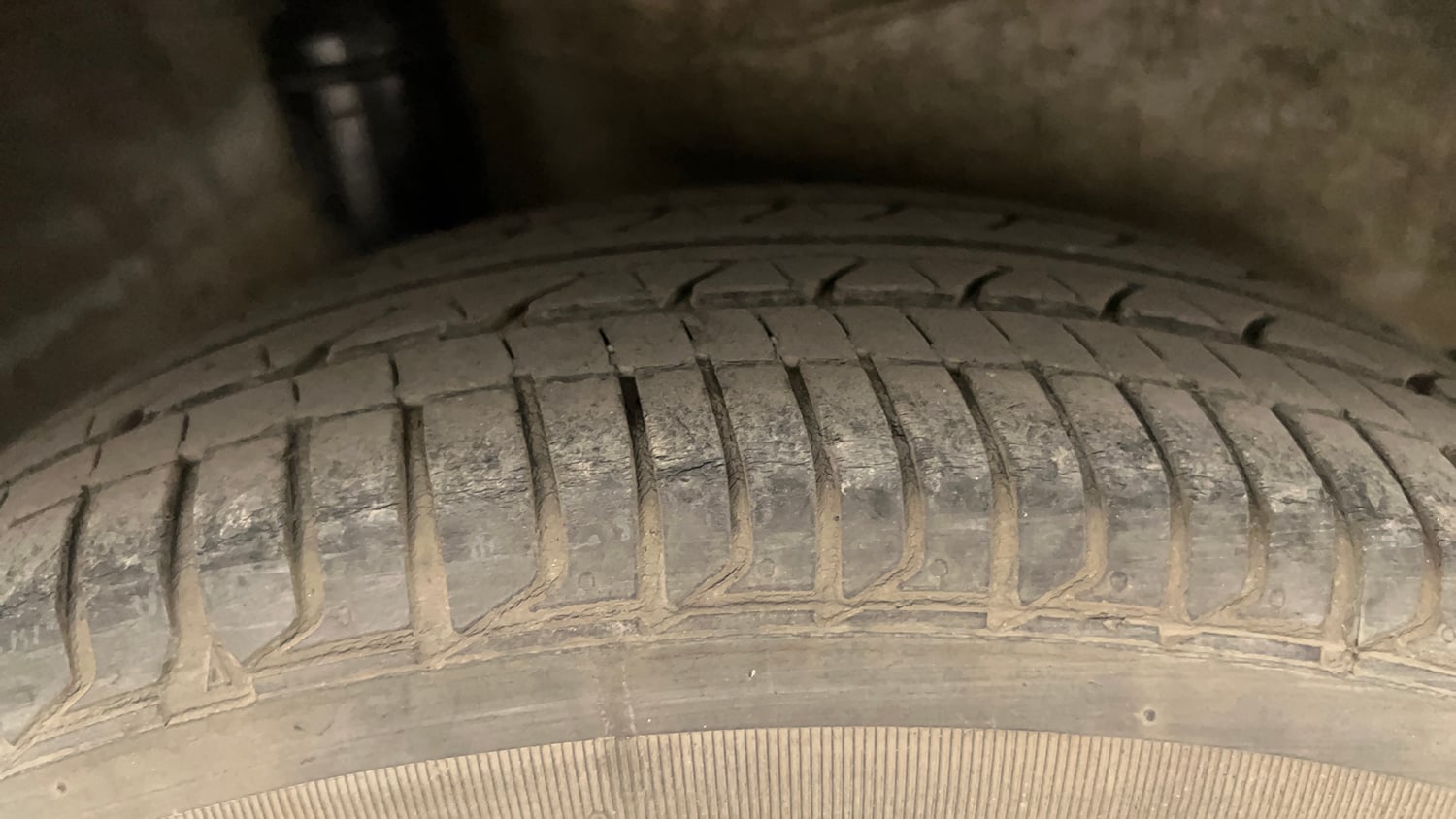 Used 2015 Honda Jazz SV Petrol Petrol Manual tyres RIGHT REAR TYRE TREAD VIEW