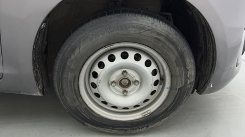 Used 2015 Maruti Suzuki Swift LXi Petrol Manual tyres RIGHT FRONT TYRE RIM VIEW
