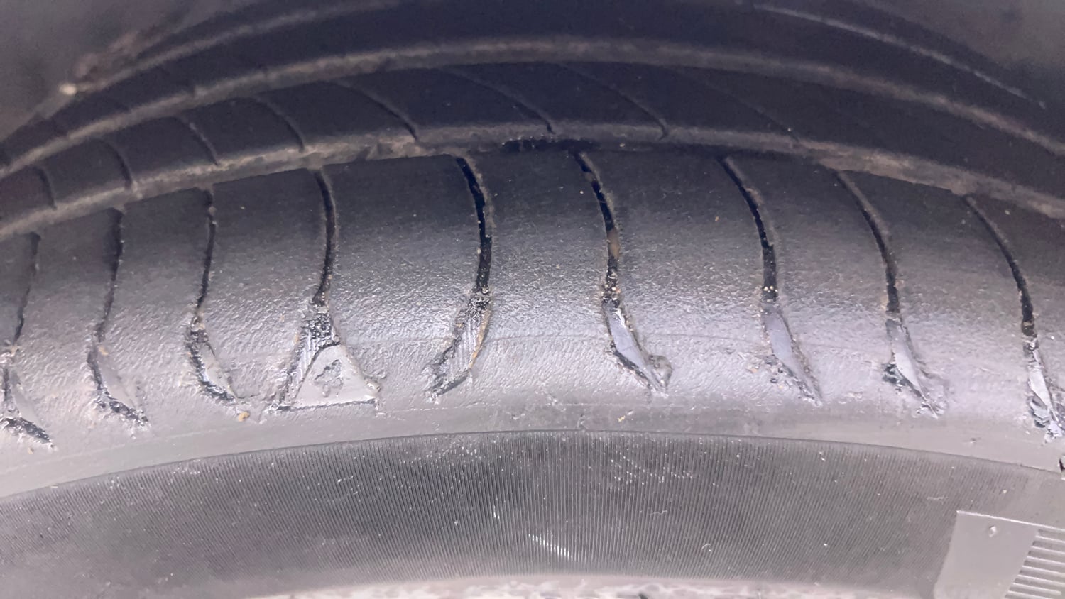 Used 2022 Mercedes-Benz C-Class C 200 Petrol Automatic tyres LEFT FRONT TYRE TREAD VIEW
