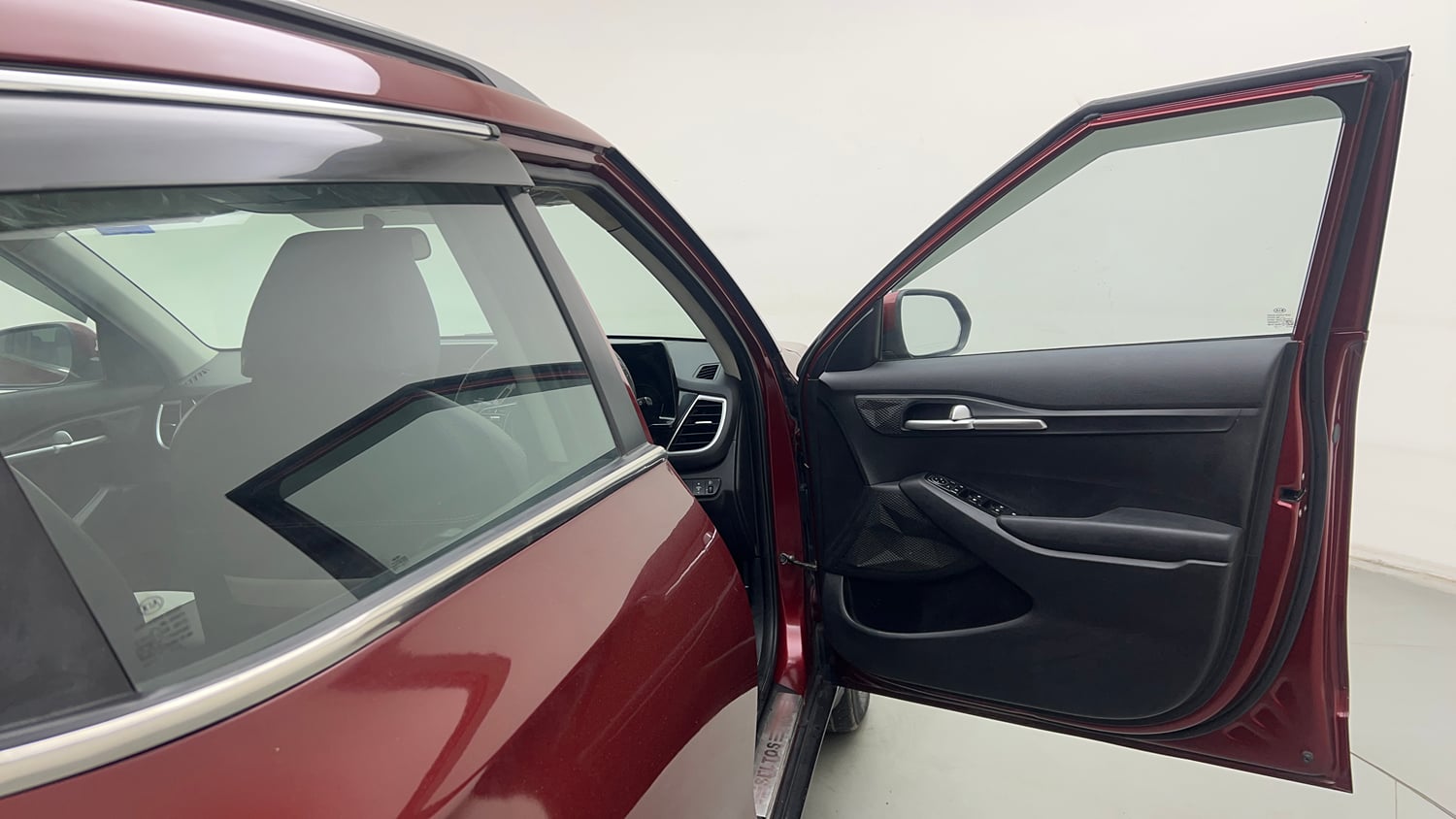 Used 2020 Kia Seltos HTK Plus 1.5 Petrol Manual interior RIGHT FRONT DOOR OPEN VIEW