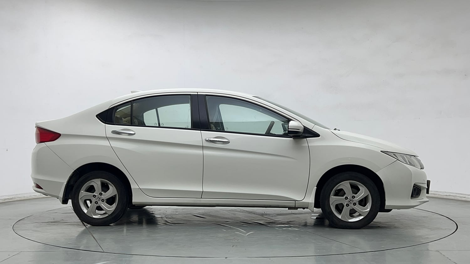 Used 2017 Honda City V Petrol Manual exterior RIGHT SIDE VIEW