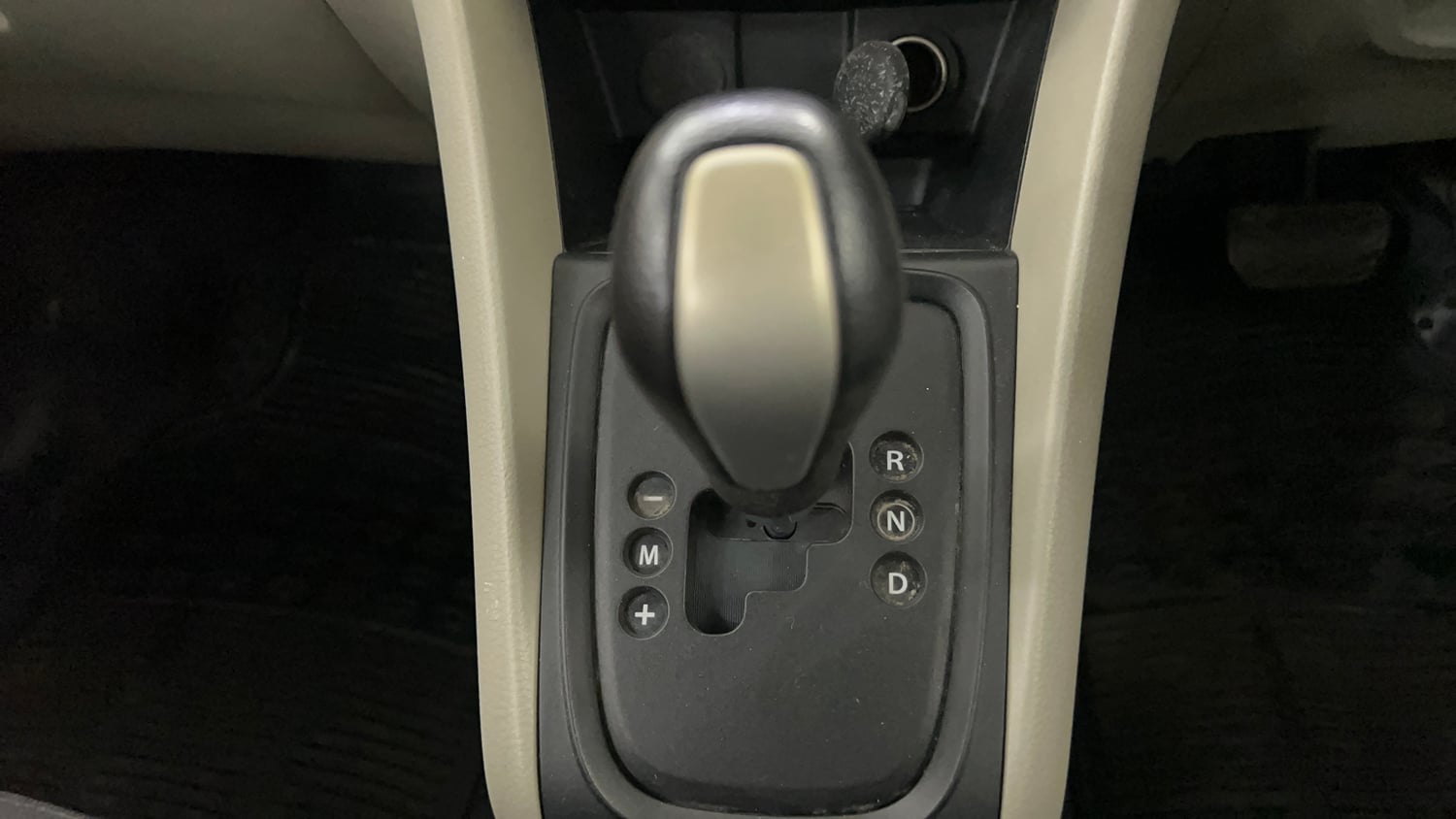 Used 2015 Maruti Suzuki Celerio VXi AMT Petrol Automatic interior GEAR  KNOB VIEW