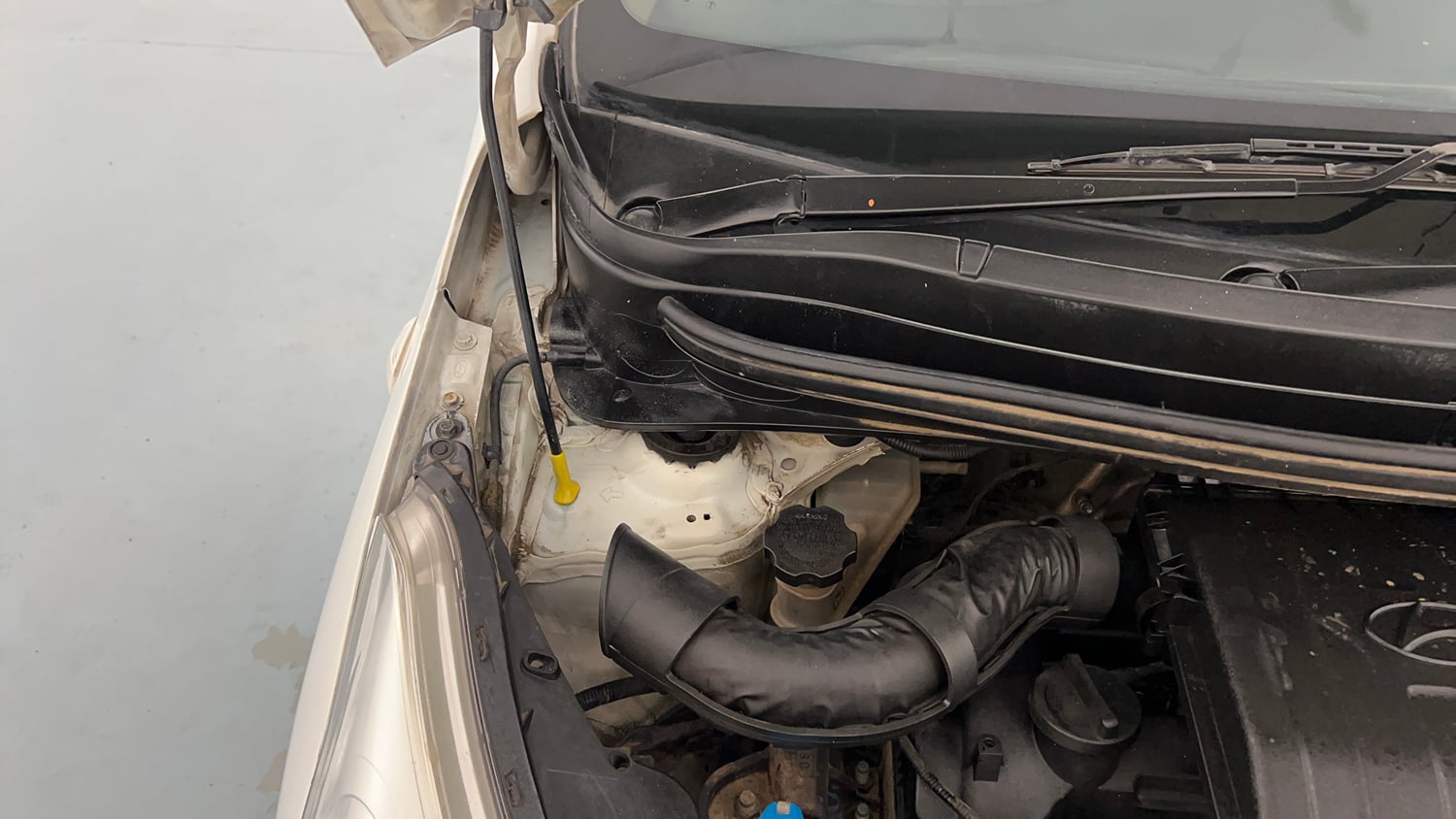 Used 2018 Hyundai Grand i10 Sportz 1.2 Kappa VTVT Petrol Manual engine ENGINE RIGHT SIDE HINGE & APRON VIEW