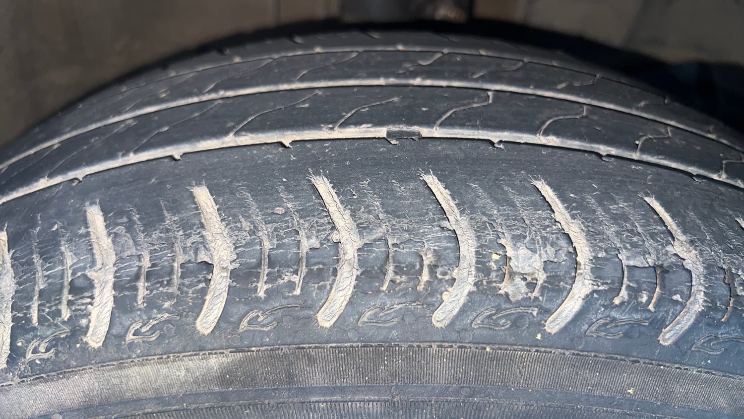 Used 2019 Honda Amaze 1.2 V CVT Petrol Petrol Automatic tyres RIGHT FRONT TYRE TREAD VIEW