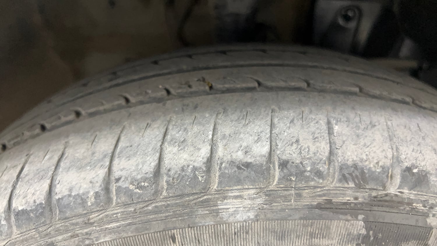 Used 2016 Honda City V Petrol Manual tyres RIGHT FRONT TYRE TREAD VIEW