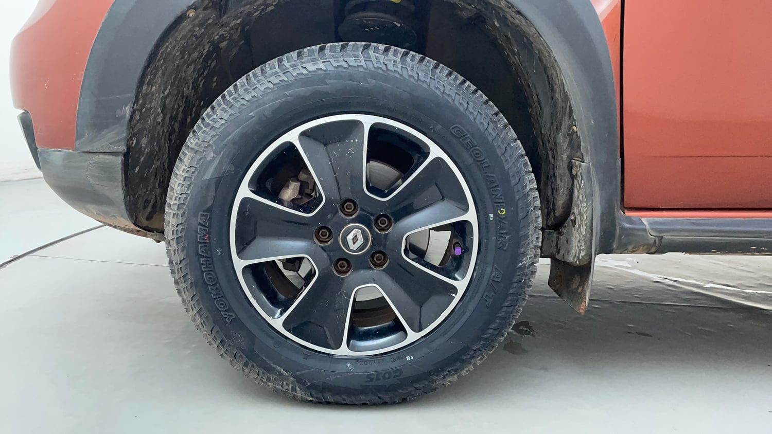 Used 2016 Renault Duster 85 PS RXS 4X2 MT Diesel Diesel Manual tyres LEFT FRONT TYRE RIM VIEW