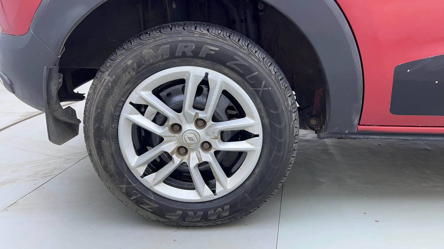 Used 2020 Renault Triber RXT Petrol Manual tyres RIGHT REAR TYRE RIM VIEW