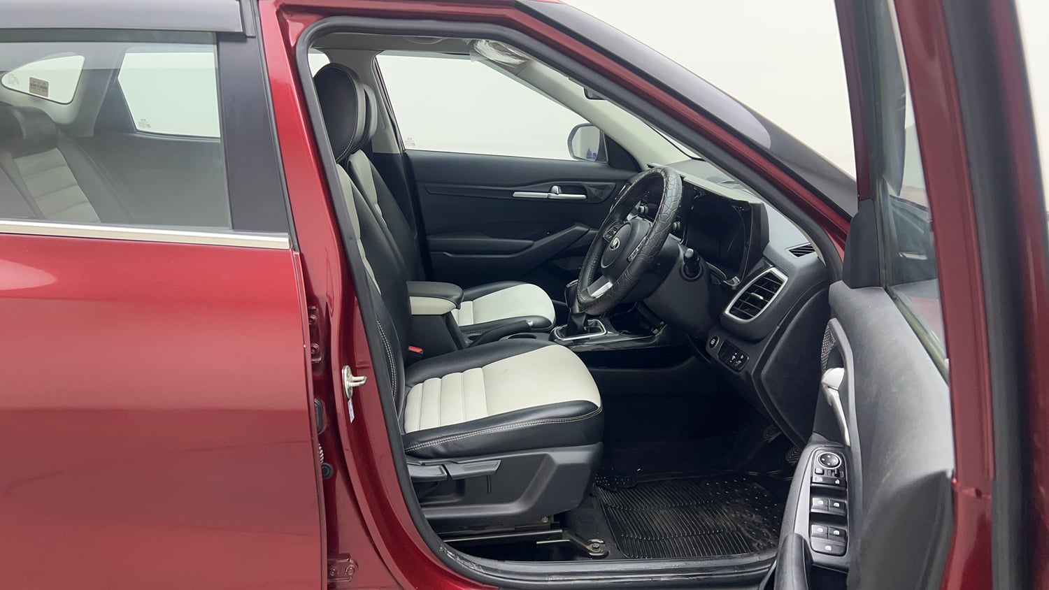 Used 2020 Kia Seltos HTK Plus 1.5 Petrol Manual interior RIGHT SIDE FRONT DOOR CABIN VIEW