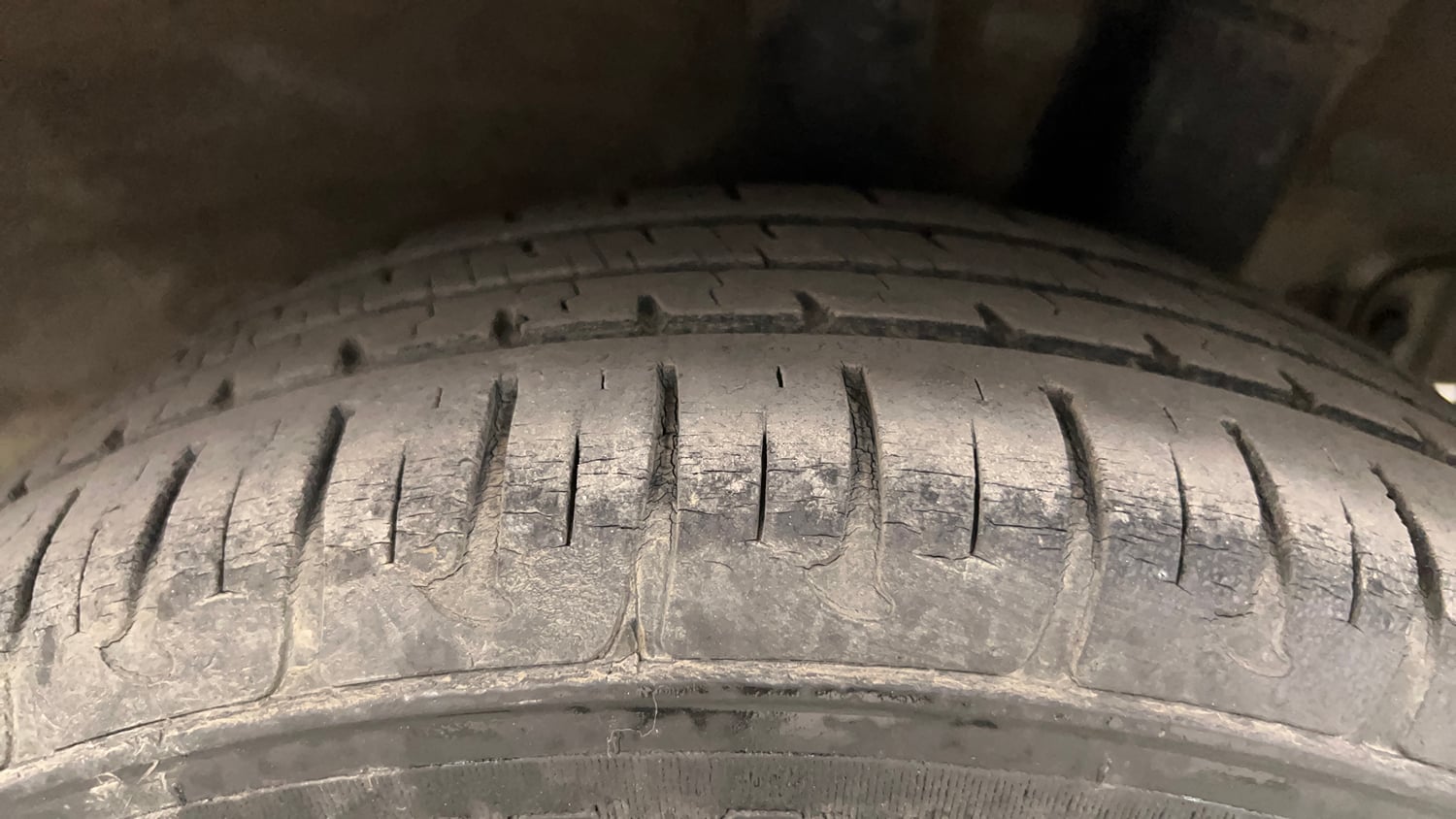 Used 2016 Hyundai Grand i10 Asta AT 1.2 Kappa VTVT Petrol Automatic tyres LEFT REAR TYRE TREAD VIEW