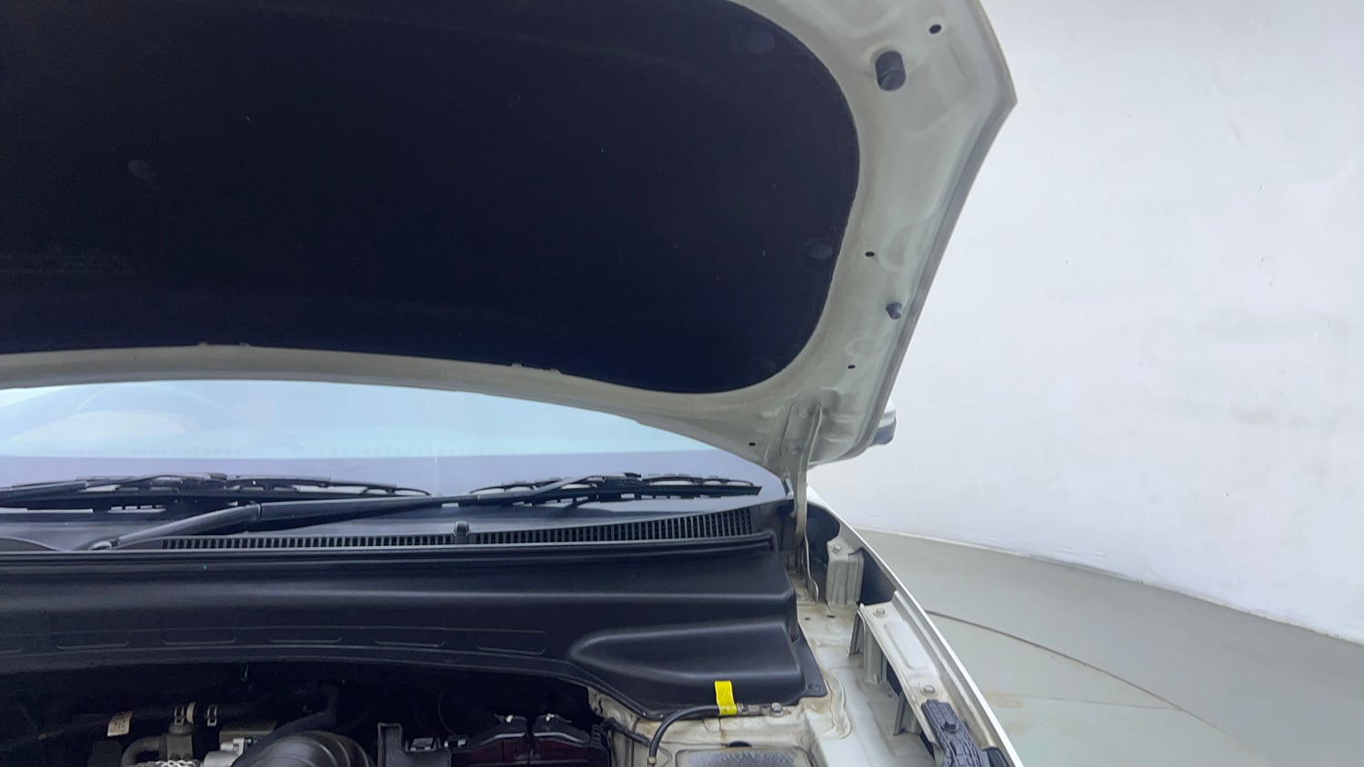 Used 2022 Hyundai Alcazar Signature (O) 6 STR 1.5 Diesel AT Diesel Automatic engine ENGINE LEFT SIDE HINGE & APRON VIEW