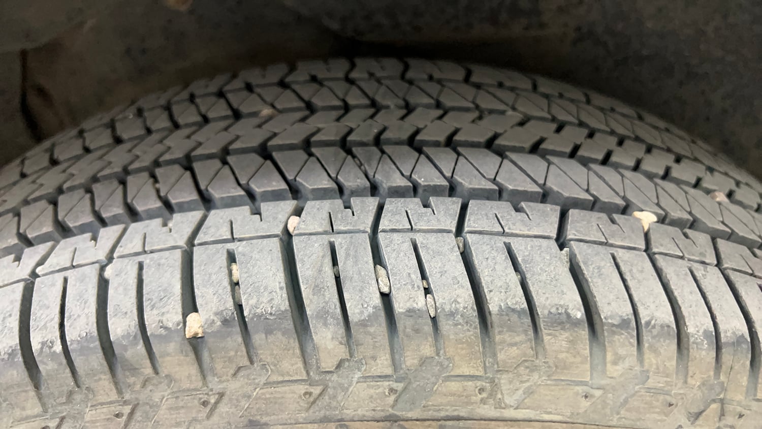 Used 2016 Mahindra XUV500 W10 AT Diesel Automatic tyres RIGHT REAR TYRE TREAD VIEW