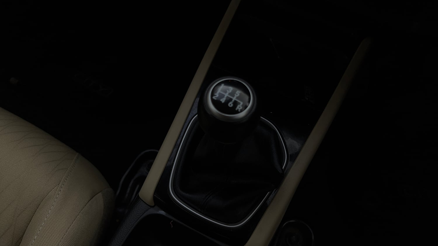 Used 2023 Honda City V Petrol MT Petrol Manual interior GEAR  KNOB VIEW