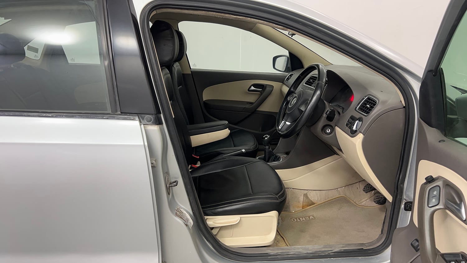 Used 2014 Volkswagen Vento Highline Diesel Diesel Manual interior RIGHT SIDE FRONT DOOR CABIN VIEW