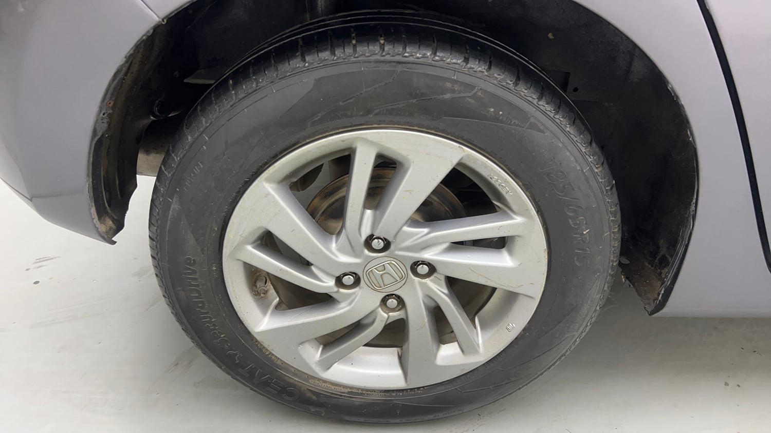 Used 2019 Honda Jazz VX CVT Petrol Petrol Automatic tyres RIGHT REAR TYRE RIM VIEW