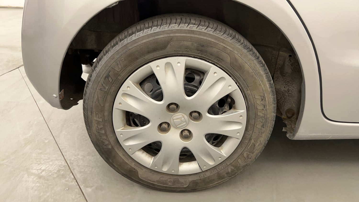 Used 2014 Honda Brio S MT Petrol Manual tyres RIGHT REAR TYRE RIM VIEW