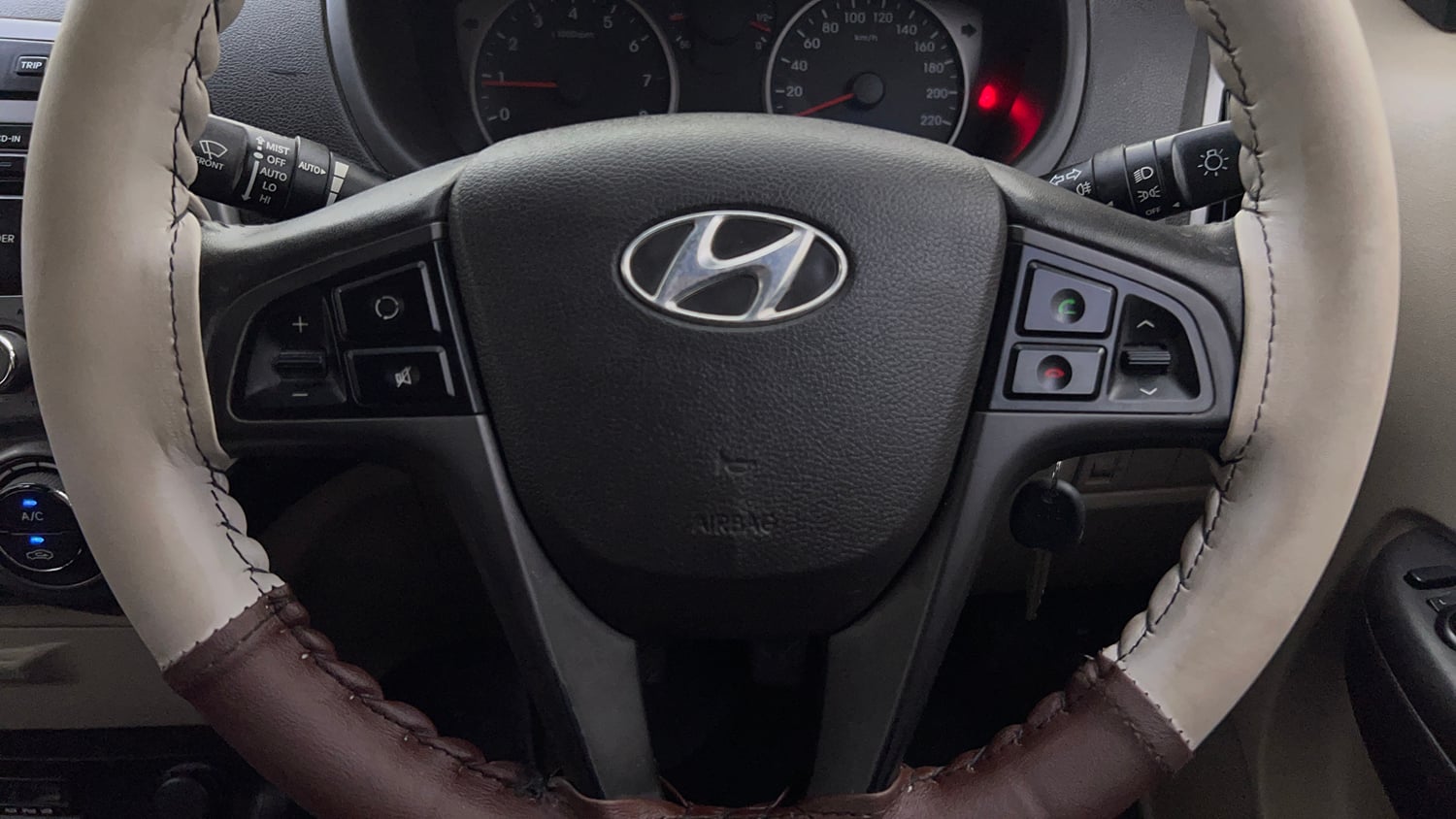 Used 2014 Hyundai i20 Sportz 1.2 Petrol Manual top_features Airbags