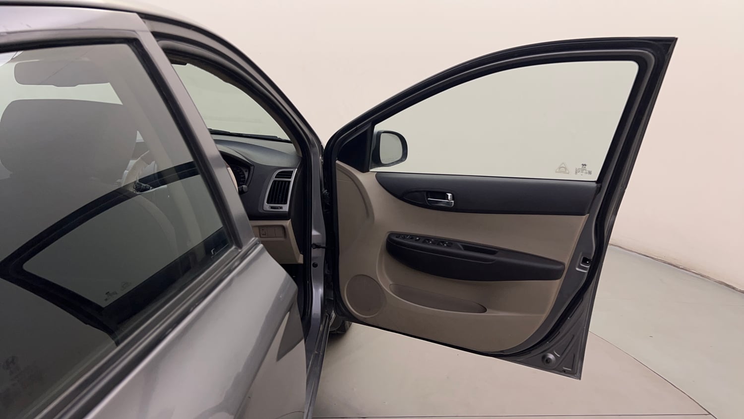 Used 2014 Hyundai i20 Sportz 1.2 Petrol Manual interior RIGHT FRONT DOOR OPEN VIEW