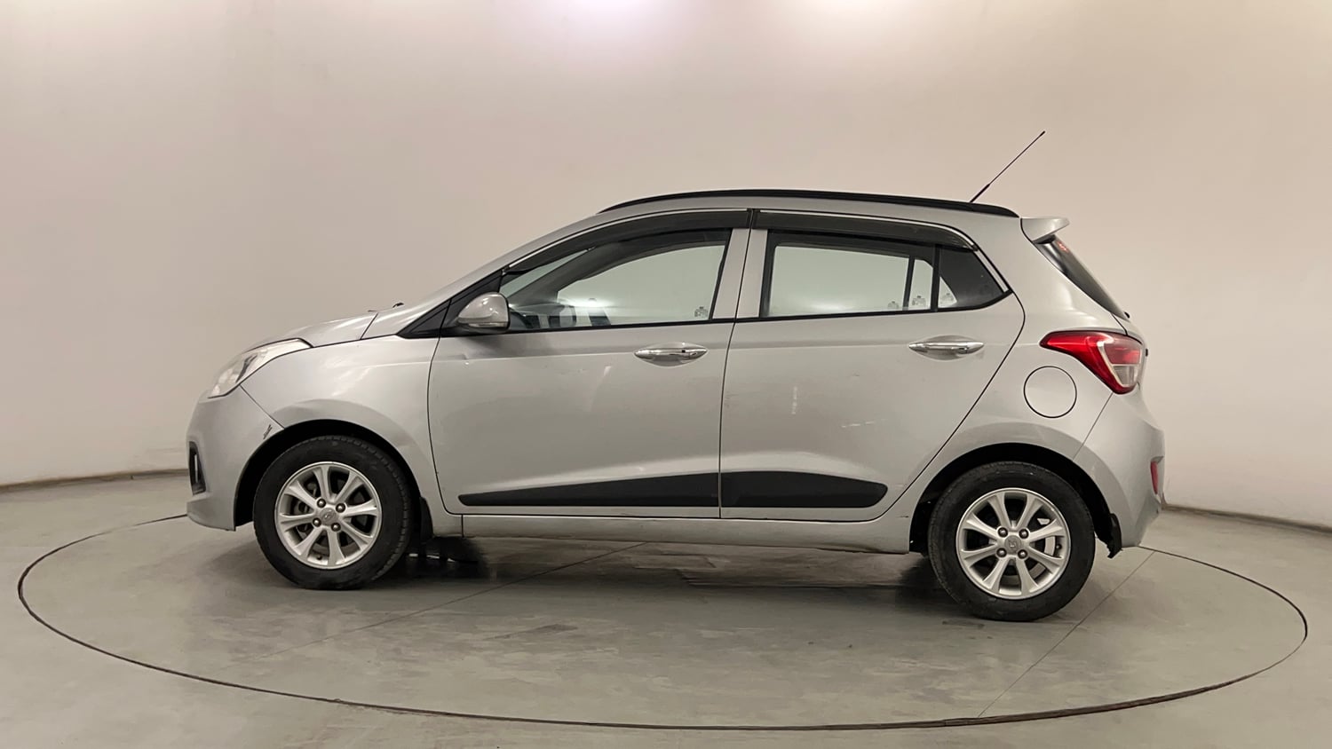 Used 2016 Hyundai Grand i10 Asta AT 1.2 Kappa VTVT Petrol Automatic exterior LEFT SIDE VIEW