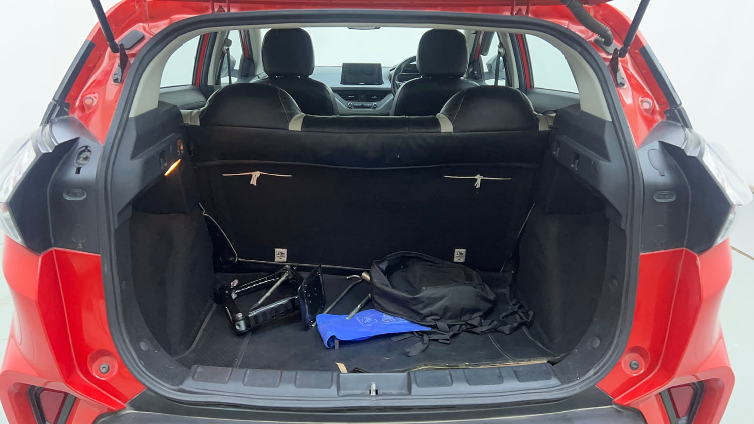 Used 2022 Tata Nexon XM (S) Diesel Diesel Manual interior DICKY INSIDE VIEW