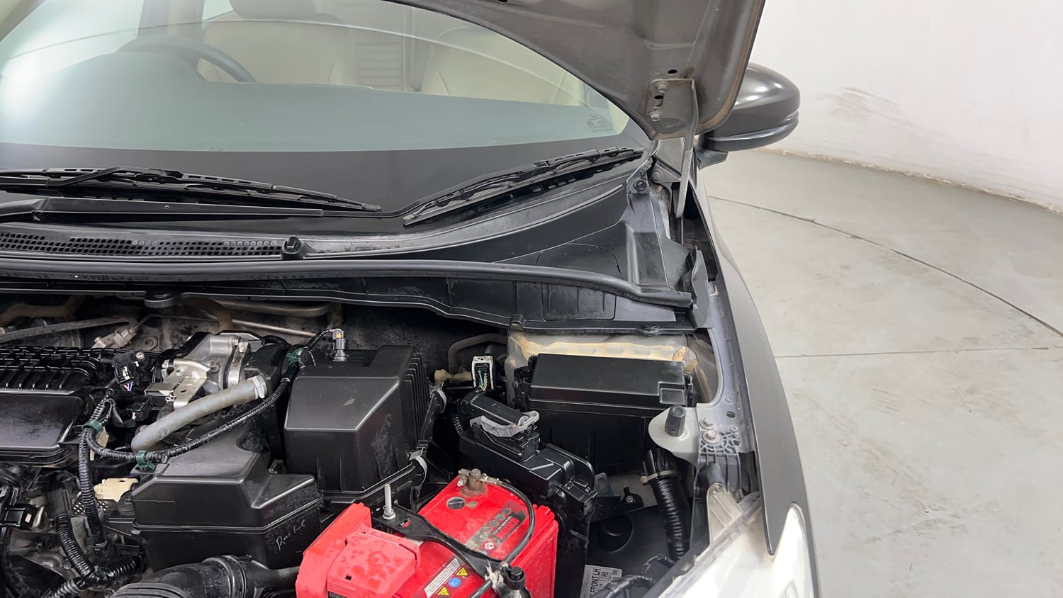Used 2016 Honda City V Petrol Manual engine ENGINE LEFT SIDE HINGE & APRON VIEW