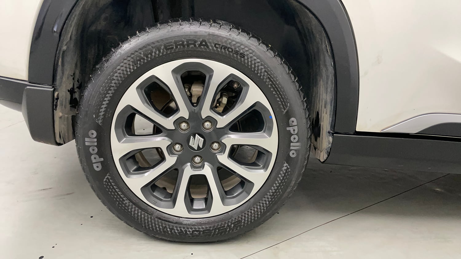 Used 2024 Maruti Suzuki Grand Vitara Zeta Plus Intelligent Hybrid eCVT Hybrid Automatic tyres RIGHT REAR TYRE RIM VIEW