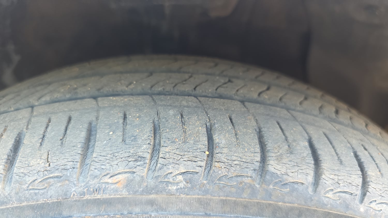 Used 2023 Hyundai Grand i10 Nios Sportz AMT 1.2 Kappa VTVT Petrol Automatic tyres RIGHT FRONT TYRE TREAD VIEW