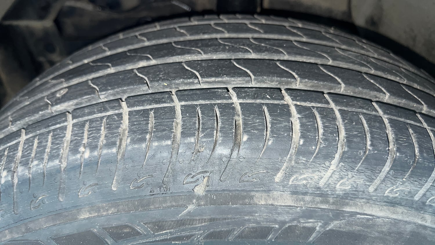Used 2023 Maruti Suzuki Brezza ZXi Plus AT Petrol Automatic tyres LEFT FRONT TYRE TREAD VIEW