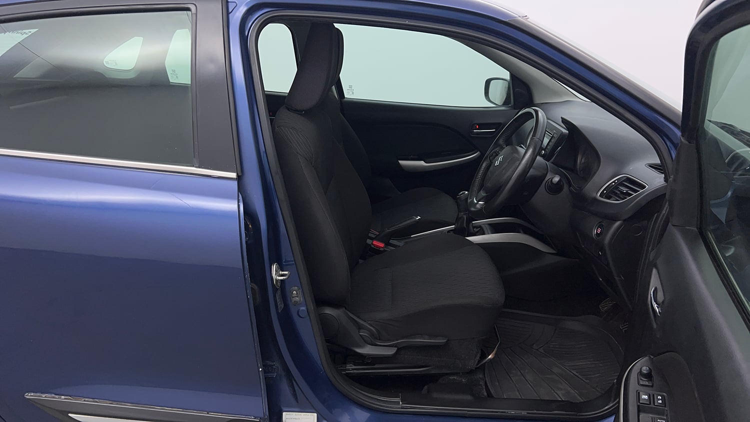 Used 2018 Maruti Suzuki Baleno Zeta 1.3 Diesel Manual interior RIGHT SIDE FRONT DOOR CABIN VIEW
