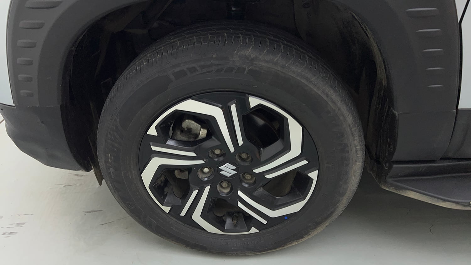 Used 2023 Maruti Suzuki Brezza ZXi Plus AT Petrol Automatic tyres LEFT FRONT TYRE RIM VIEW