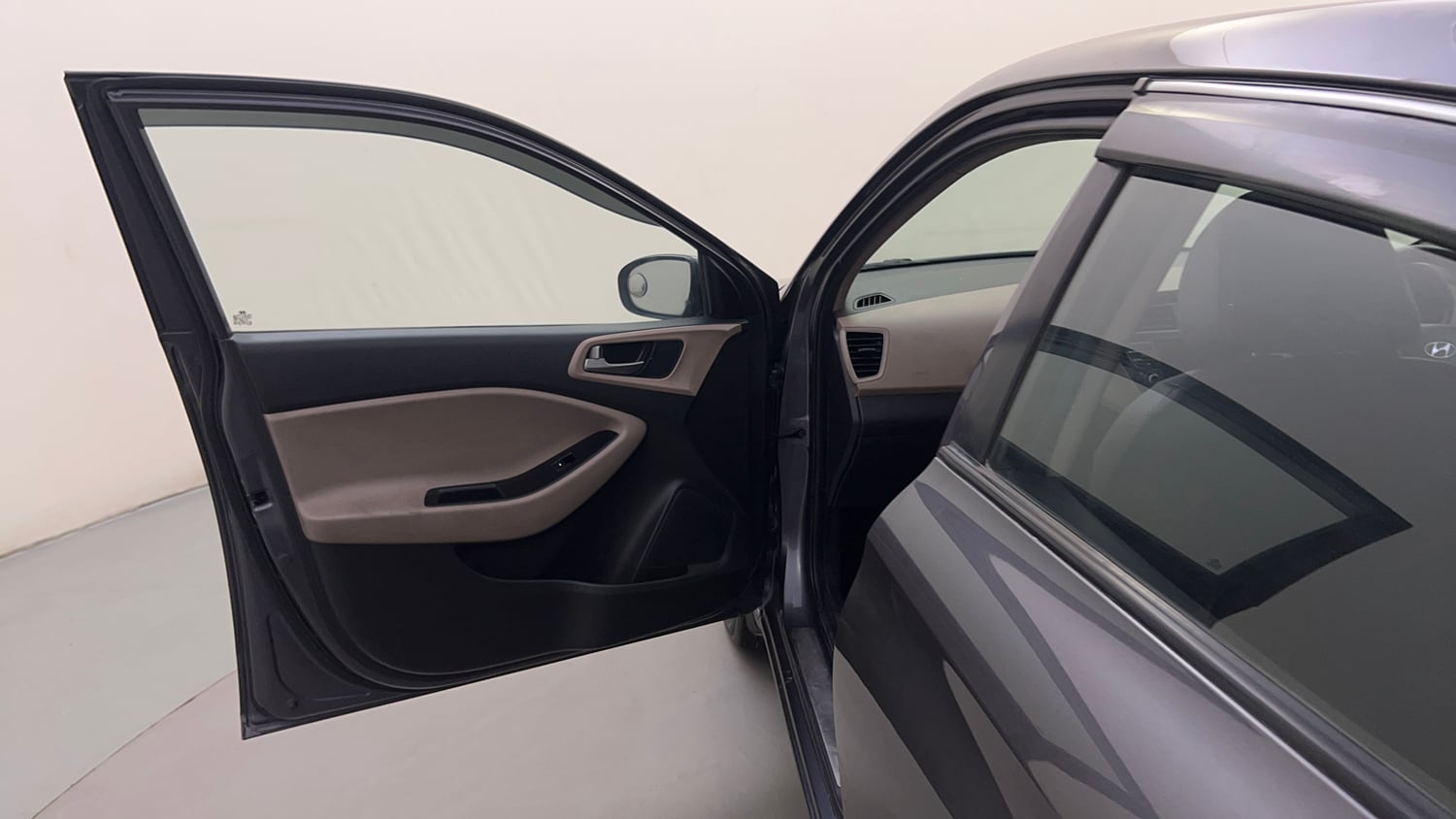 Used 2018 Hyundai Elite i20 Asta 1.2 Petrol Manual interior LEFT FRONT DOOR OPEN VIEW
