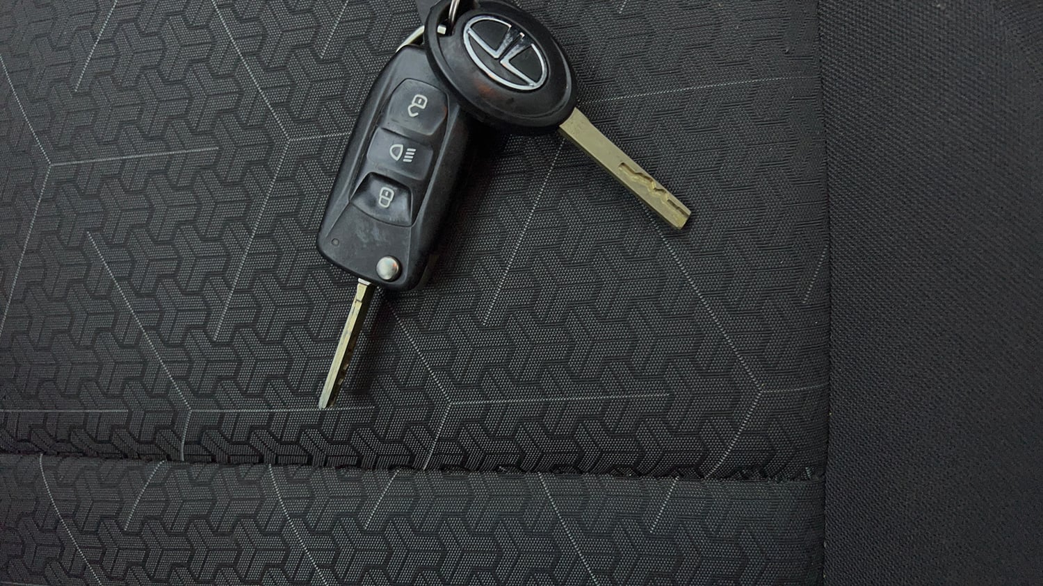 Used 2023 Tata Punch Adventure Rhythm iCNG Cng Manual extra CAR KEY VIEW