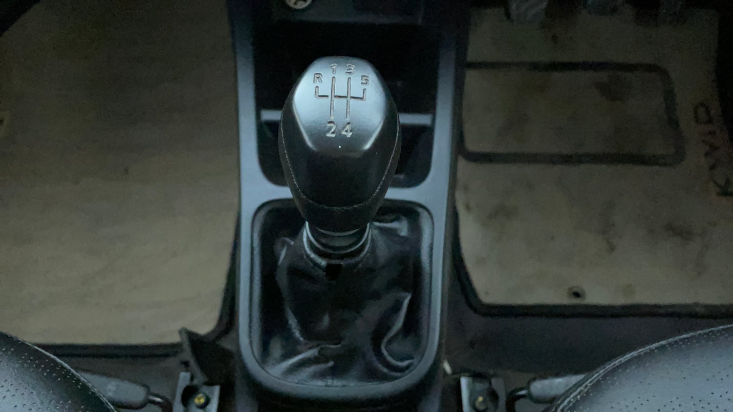 Used 2024 Renault Kwid RXL(O) 1.0 Petrol Manual interior GEAR  KNOB VIEW