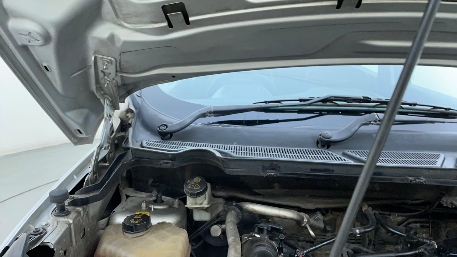 Used 2017 Ford EcoSport Titanium 1.5L TDCi Diesel Manual engine ENGINE RIGHT SIDE HINGE & APRON VIEW