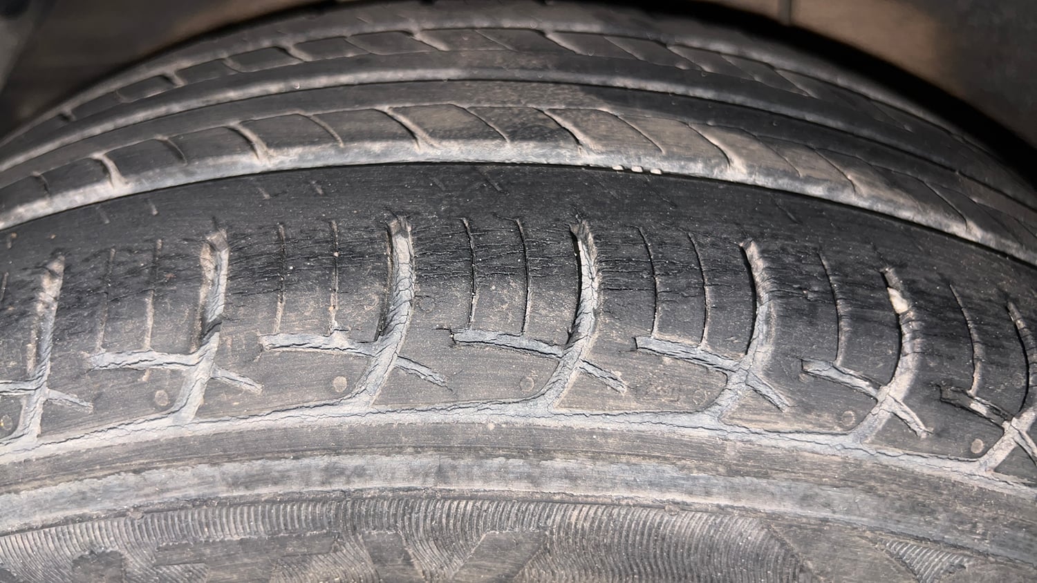 Used 2018 Hyundai Elite i20 Asta 1.2 Petrol Manual tyres RIGHT REAR TYRE TREAD VIEW