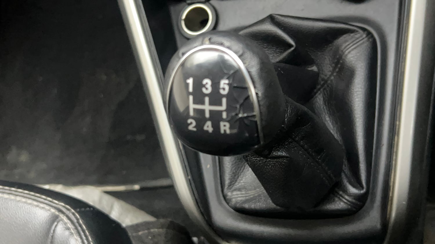 Used 2018 Ford EcoSport Titanium + 1.5L TDCi Diesel Manual interior GEAR  KNOB VIEW