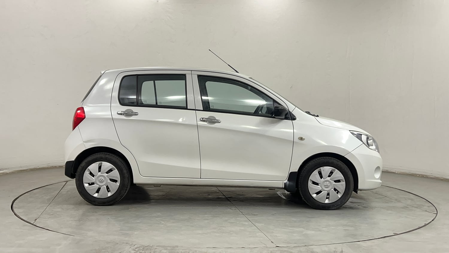 Used 2015 Maruti Suzuki Celerio VXi AMT Petrol Automatic exterior RIGHT SIDE VIEW