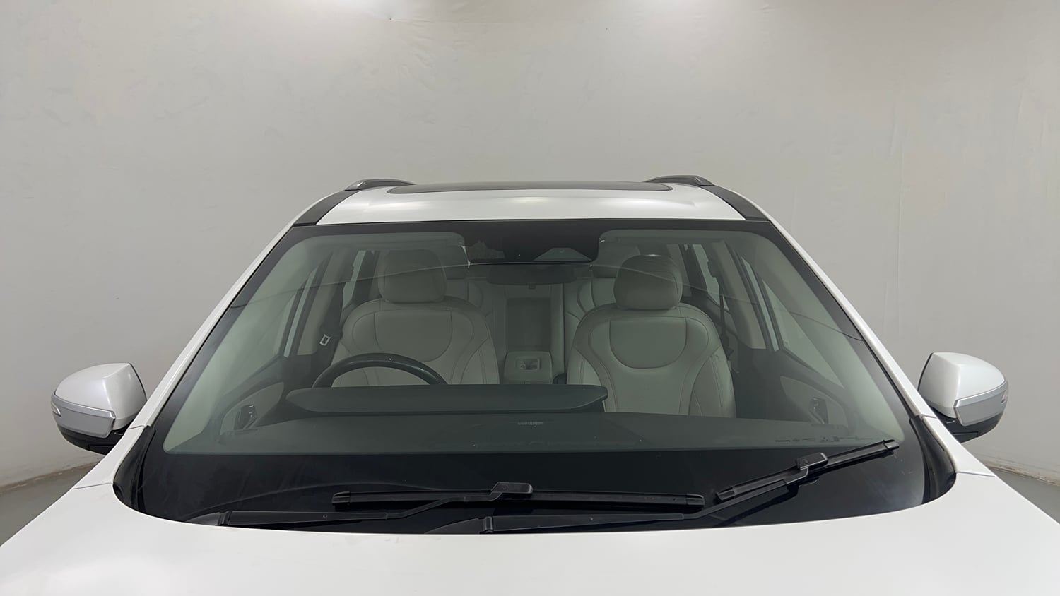 Used 2022 Mahindra XUV700 AX 7 Petrol AT 7 STR Petrol Automatic exterior FRONT WINDSHIELD VIEW