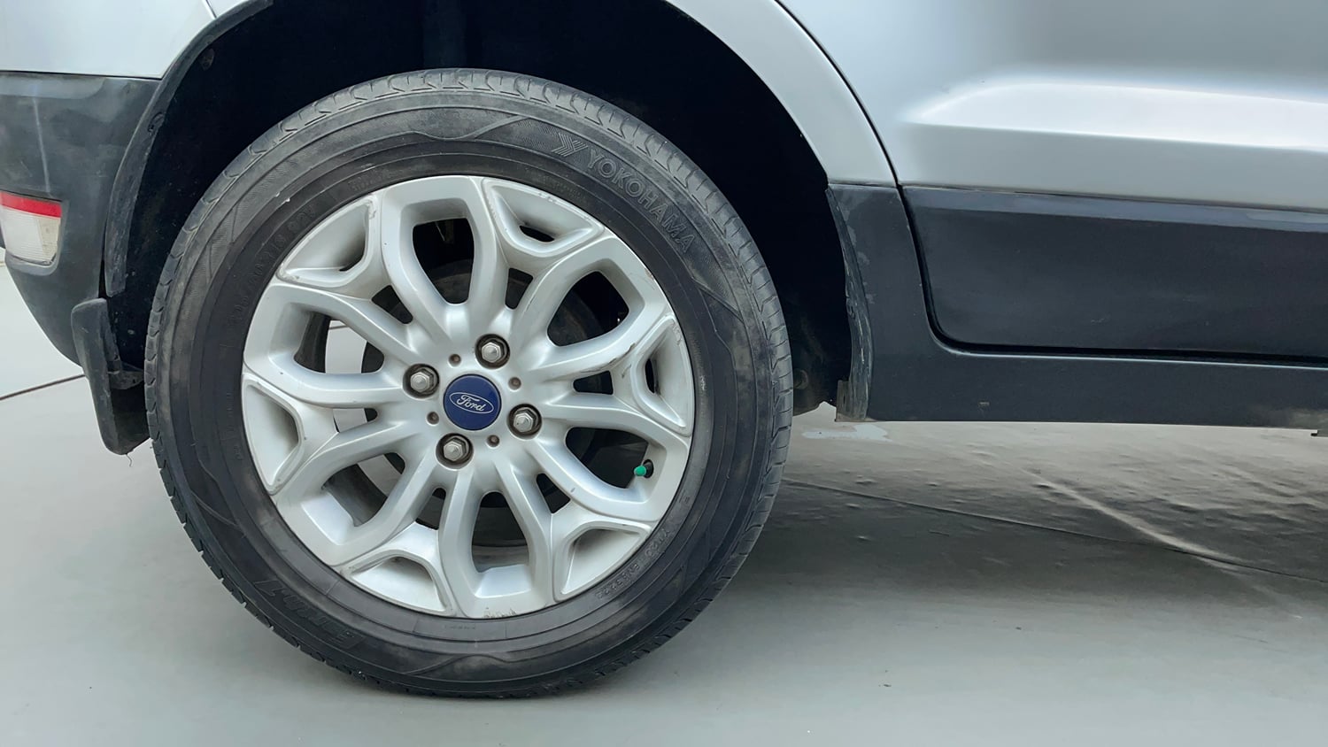 Used 2017 Ford EcoSport Titanium 1.5L TDCi Diesel Manual tyres RIGHT REAR TYRE RIM VIEW