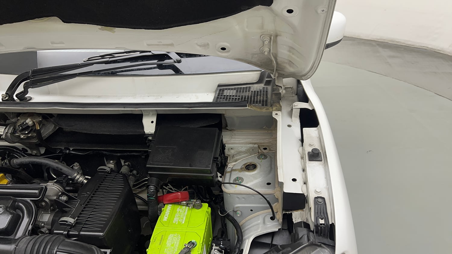 Used 2022 Renault Kwid Climber Dual Tone Petrol Manual engine ENGINE LEFT SIDE HINGE & APRON VIEW