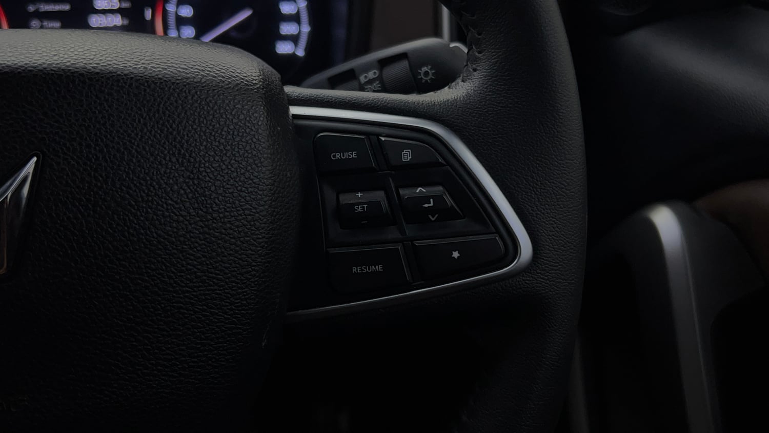 Used 2022 Mahindra Scorpio N Z8 L Petrol AT 7 STR Petrol Automatic top_features Cruise control