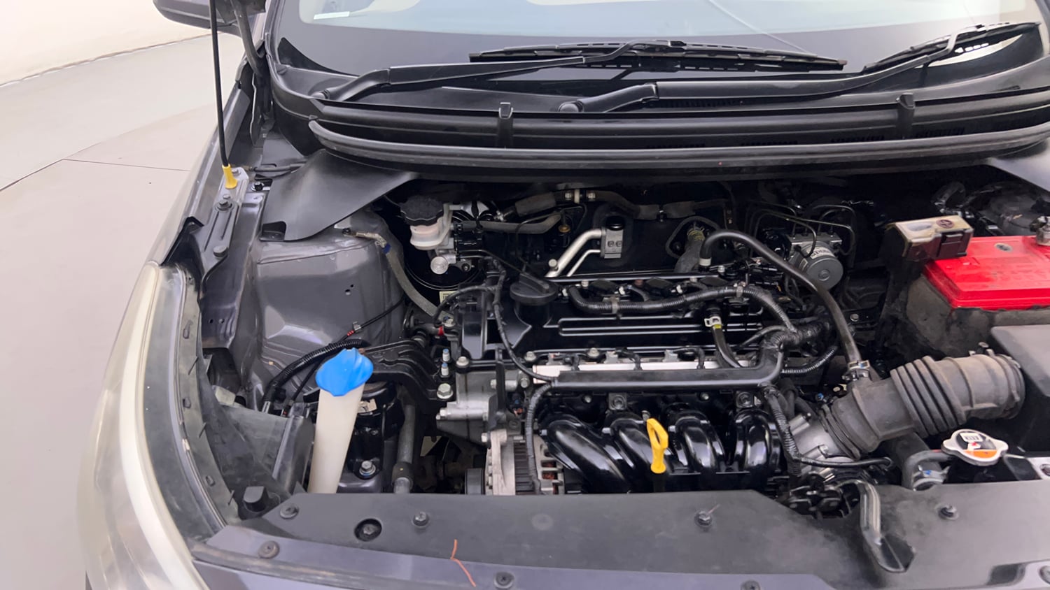 Used 2018 Hyundai Elite i20 Asta 1.2 Petrol Manual engine ENGINE RIGHT SIDE HINGE & APRON VIEW