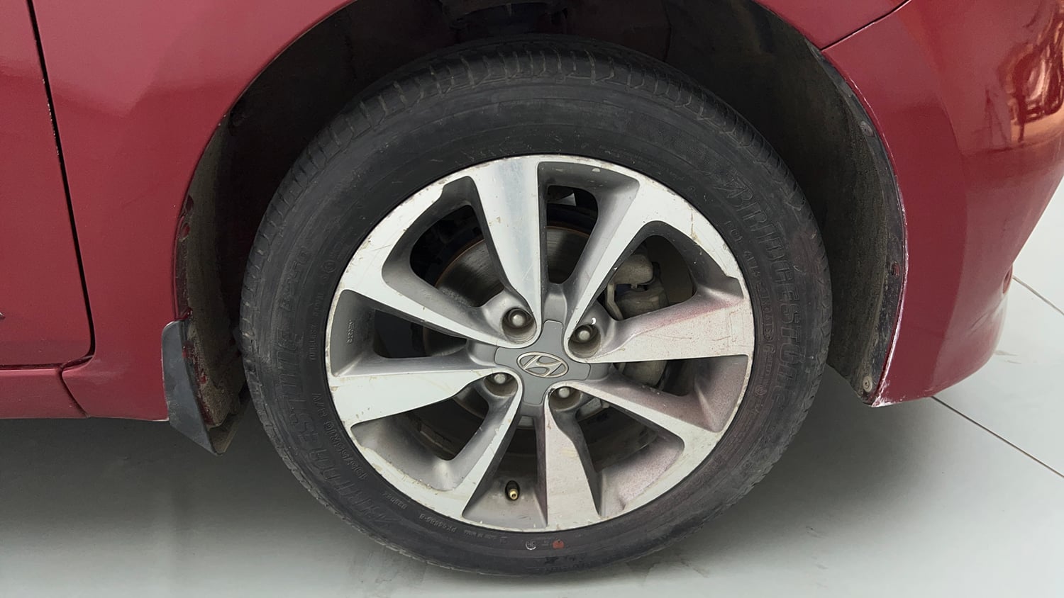 Used 2015 Hyundai Elite i20 Asta 1.2 Petrol Manual tyres RIGHT FRONT TYRE RIM VIEW