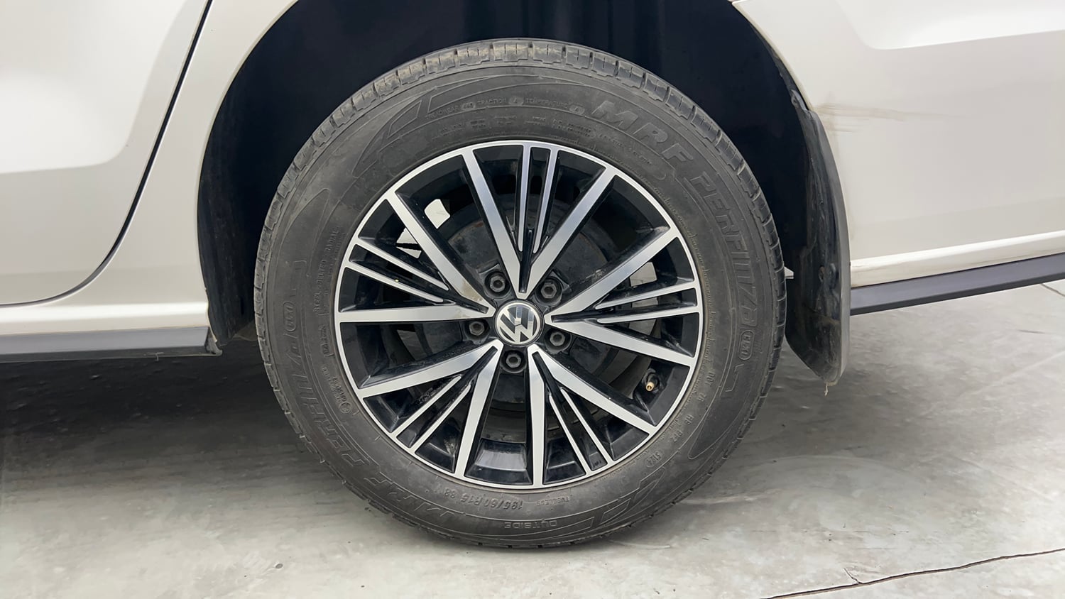 Used 2022 Volkswagen Vento Highline 1.0L TSI Petrol Manual tyres LEFT REAR TYRE RIM VIEW