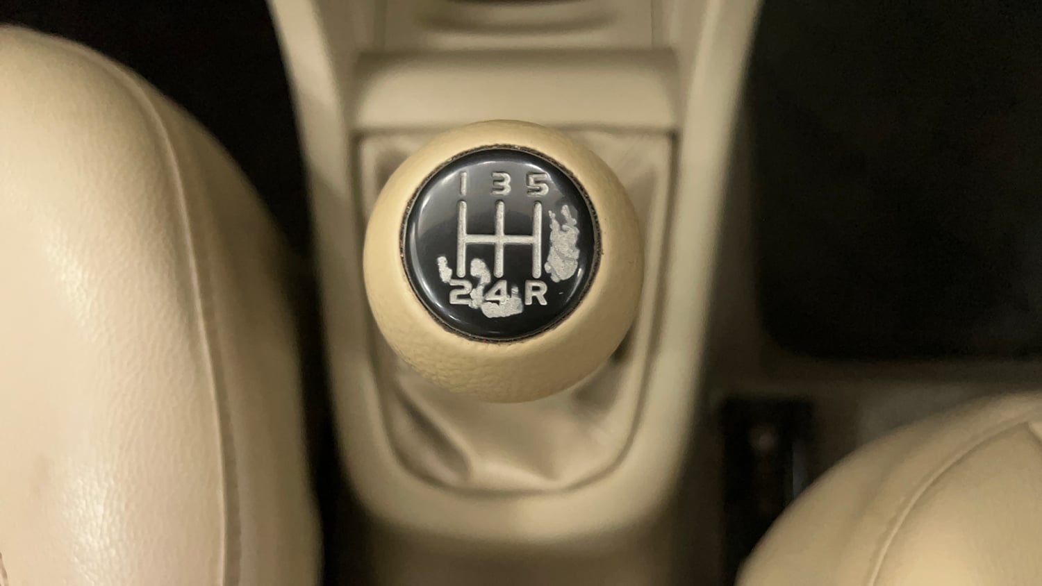 Used 2013 Maruti Suzuki Swift Dzire ZXI Petrol Manual interior GEAR  KNOB VIEW