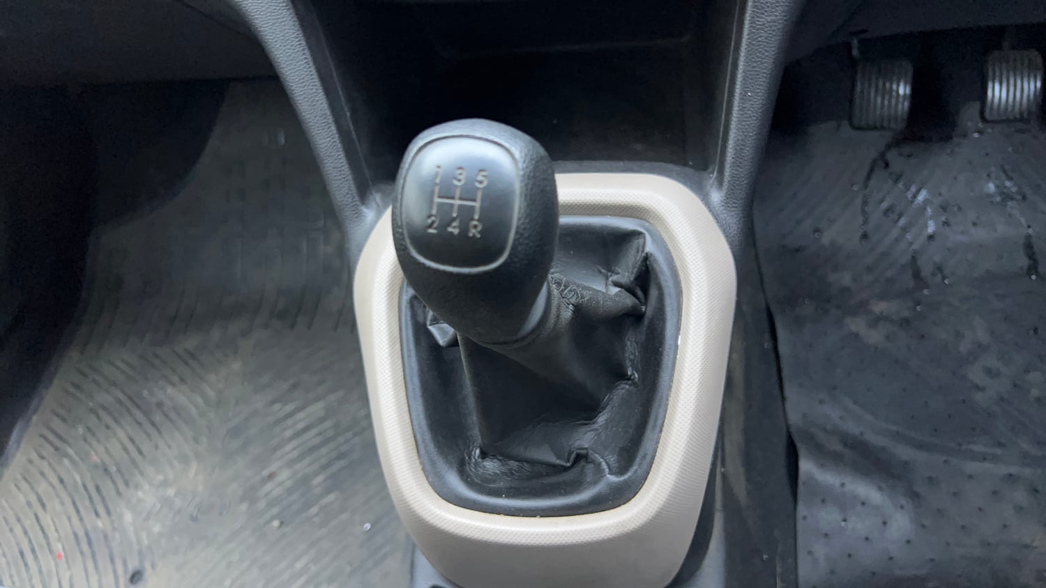 Used 2013 Hyundai Grand i10 Magna 1.2 Kappa VTVT Petrol Manual interior GEAR  KNOB VIEW