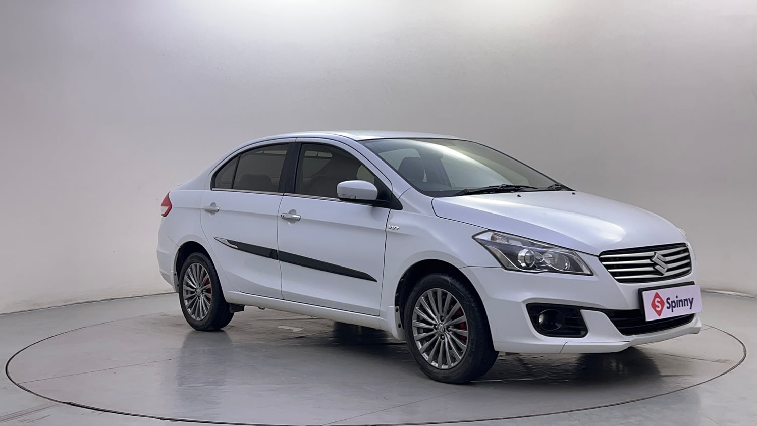Used 2016 Maruti Suzuki Ciaz ZXI+ Petrol Manual exterior RIGHT FRONT CORNER VIEW