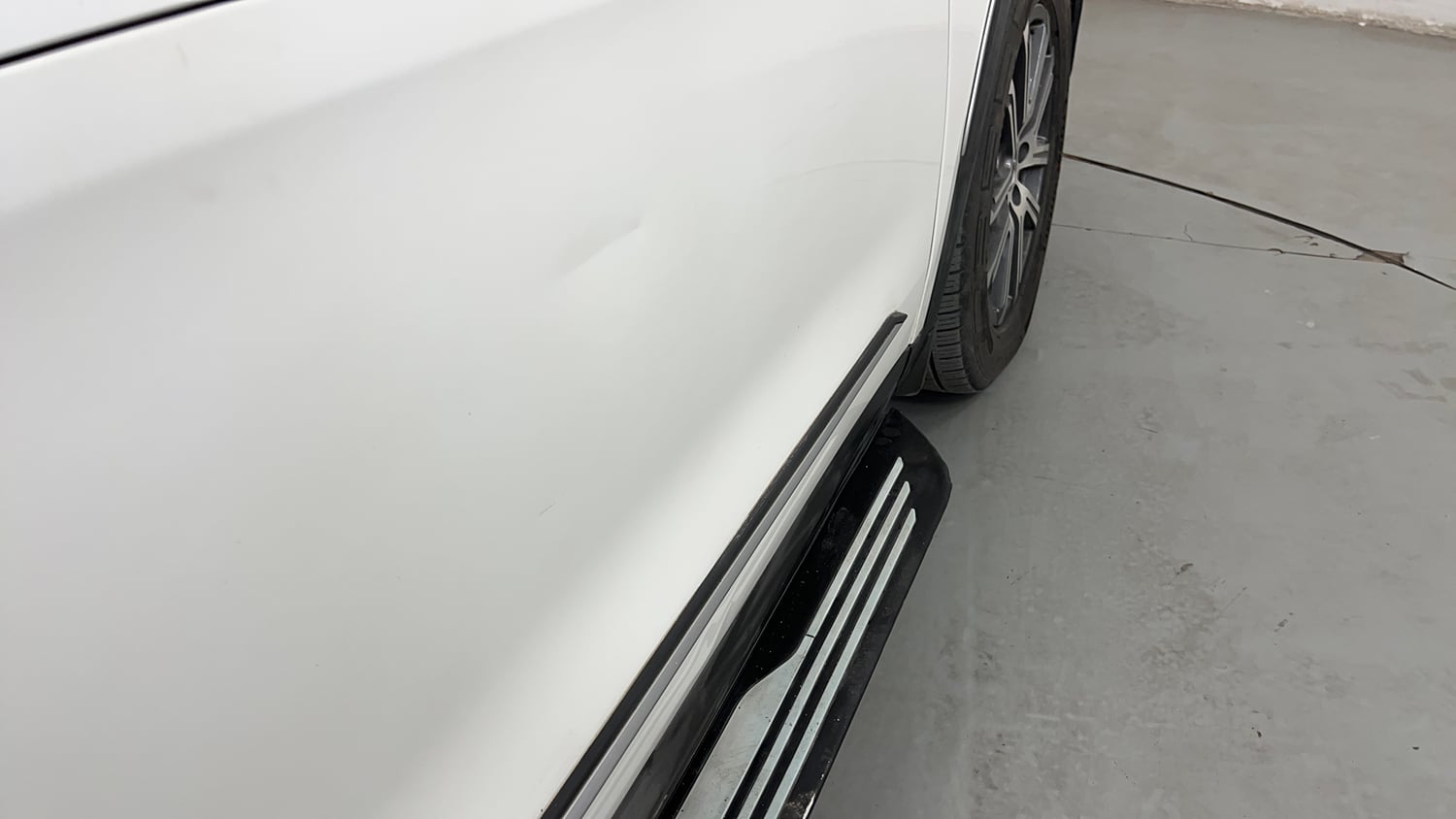 Used 2022 Mahindra XUV700 AX 7 Petrol AT 7 STR Petrol Automatic dents MINOR SCRATCH