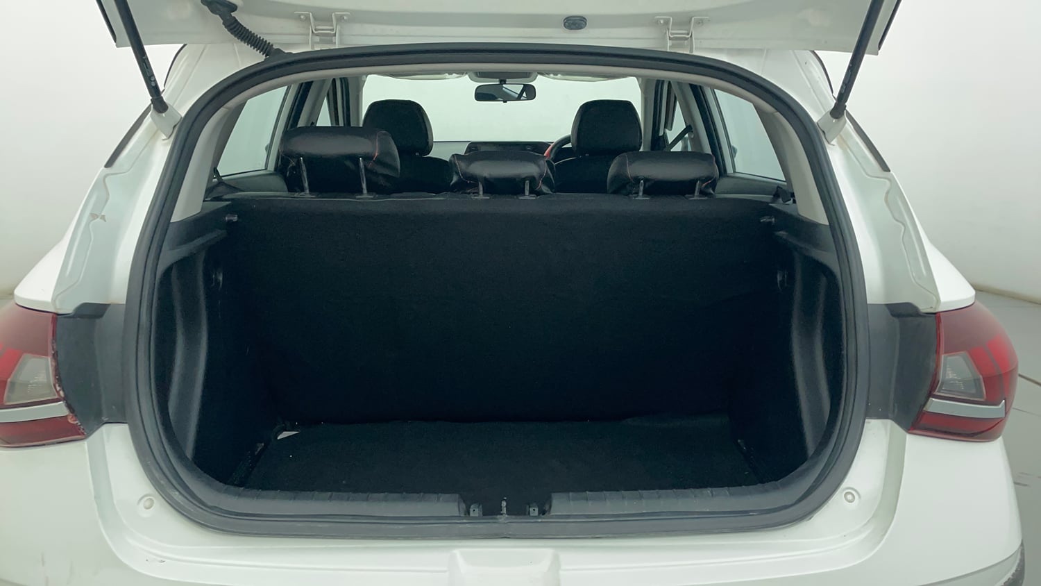 Used 2023 Hyundai i20 Sportz 1.2 MT Dual Tone Petrol Manual interior DICKY INSIDE VIEW