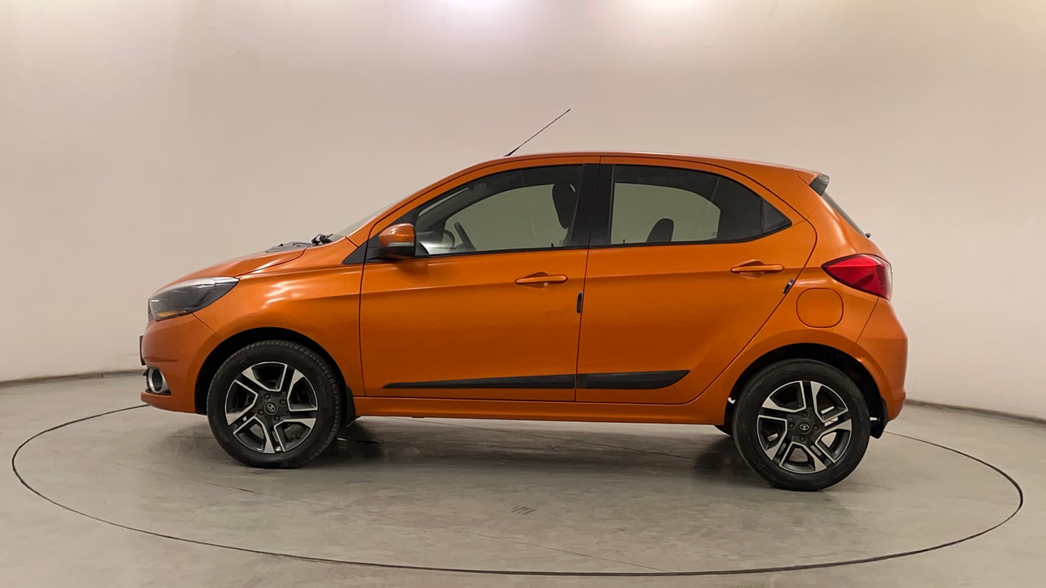Used 2019 Tata Tiago Revotron XZA Plus Petrol Automatic exterior LEFT SIDE VIEW